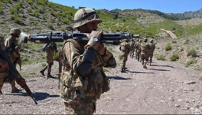 پس از کشته‌شدن یکی از نزدیکان یک فرمانده ارشد تحریک طالبان پاکستان (TTP) در افغانستان، وضعیت امنیتی در مرز پاکستان و افغانستان و همچنین تنش‌های دیپلماتیک میان دو کشور بیشتر شده است