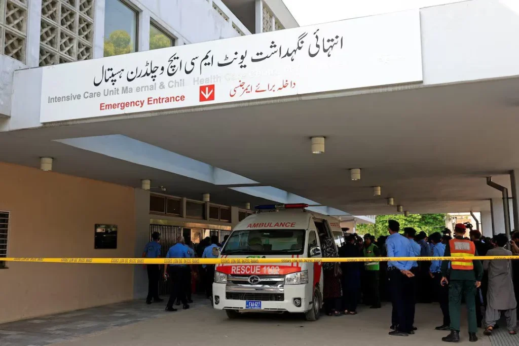 در پی آتشسوزی در بخش نوزادان شفاخانهٔ پیمز اسلامآباد، ۱۴ نوزاد جان باختند و یک نوزاد نجات یافت. عملیات نجات انجام شد و کمیتهٔ تحقیق برای بررسی این رویداد تشکیل گردید