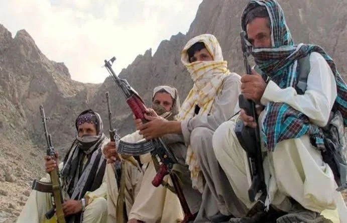 با حمله بر موترهای تجارتی و مسدودشدن شاهراه‌ها، تجارت، اشتغال و اقتصاد محلی بلوچستان آسیب دیده است