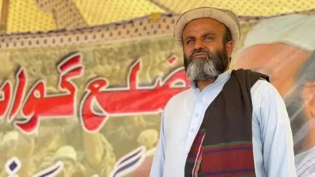 دربارهٔ سکوت در برابر استفادهٔ ادعایی از زنان بلوچ در فعالیت‌های تروریستی، موضع هدایت‌الرحمن در مورد بازرسی‌های امنیتی با انتقادهای شدید و پرسش‌های جدی روبه‌رو شده است