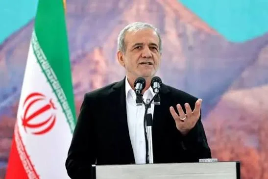 رئیس‌جمهور ایران، مسعود پزشکیان، می‌گوید که ایران با اتحاد داخلی و عملی‌سازی تفاهم‌نامه اسلام‌آباد می‌تواند بر مشکلات کنونی غلبه کند
