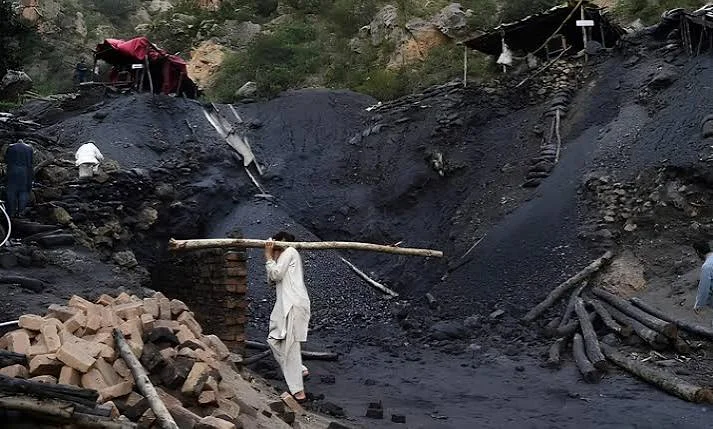 کنترل غیرشفاف طالبان بر ذخایر معدنی افغانستان به ارزش بیش از یک تریلیون دالر؛ افشای ادعاهای فساد، اخراج اجباری و کار کودکان