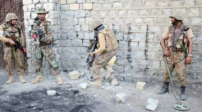 باجور: در عملیات مبتنی بر اطلاعات، شماری از تروریست‌ها، از جمله یک شهروند افغانستان، کشته شدند؛ مخفیگاه‌ها منهدم و مهمات کشف شد