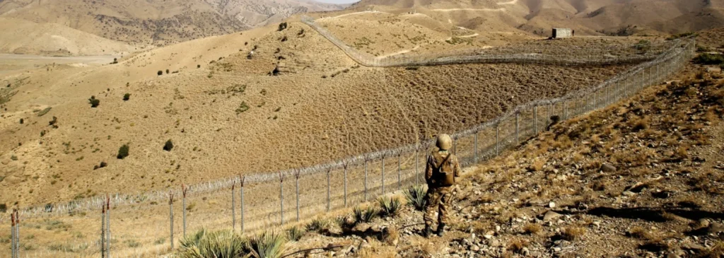 پس از حضور پناهگاه‌های امن تروریستان در افغانستان و حملات متداوم از آن سوی مرز، پاکستان عملیات‌های هدفمند را در دفاع از خود آغاز کرده است