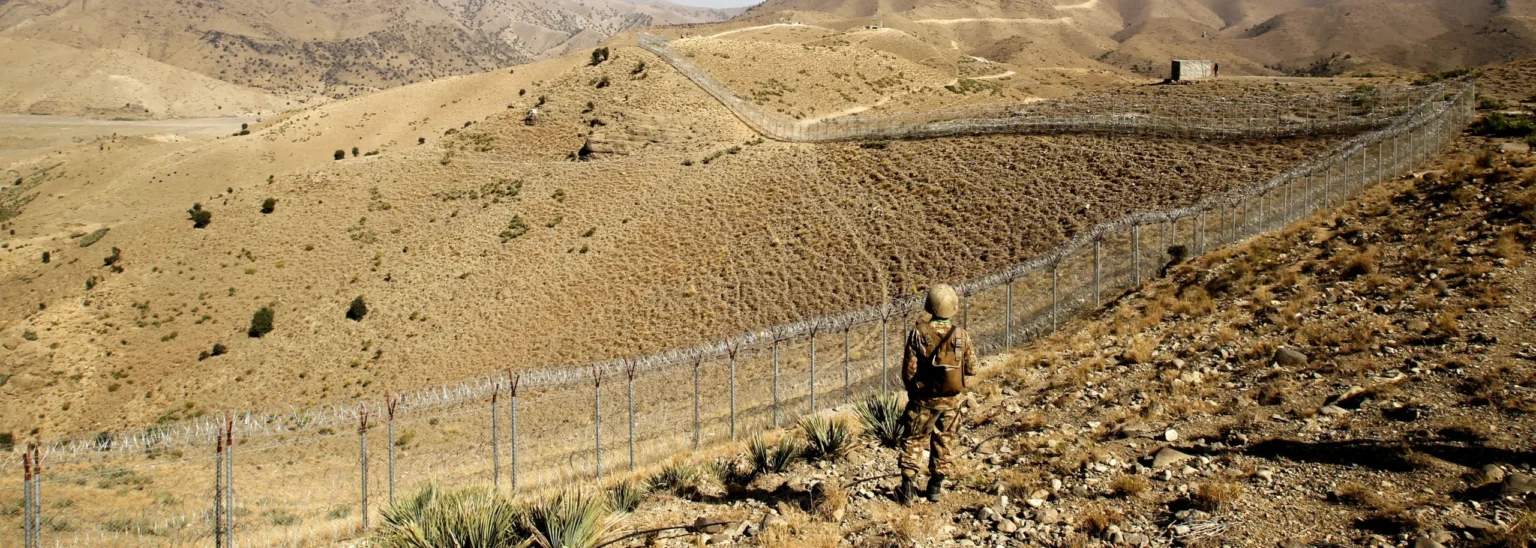 پس از حضور پناهگاه‌های امن تروریستان در افغانستان و حملات متداوم از آن سوی مرز، پاکستان عملیات‌های هدفمند را در دفاع از خود آغاز کرده است