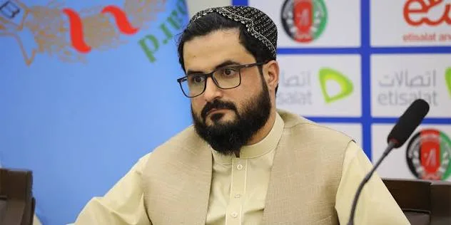 جنجال بر سر ویدیو ادعاشده از نصیب‌خان زدران، رئیس کرکت بورد افغانستان در یک معبد؛ پرسش‌ها درباره ادعاهای شرعی طالبان و روابط روبه‌افزایش آنان با هند مطرح شده است