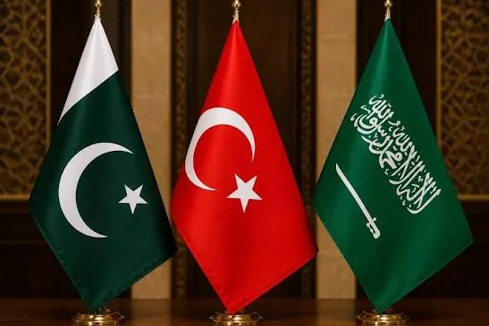 در نشست وزرای خارجه عربستان سعودی، پاکستان و ترکیه در نیویارک، از طریق پیمان دفاعی مکه، حملات بر تأسیسات عربستان محکوم شده و از حق دفاع این کشور پشتیبانی صورت گرفت