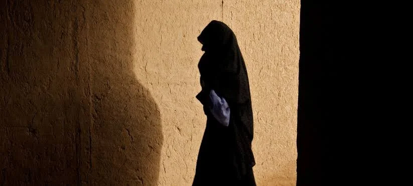 باشندگان محلی در منطقه کامدیش نورستان، ادعاهای طالبان را چالش کشیدند؛ باشنده گان، طالبان را به آزار و اذیت شهروندان و اعترافات اجباری از کودکان متهم کردند