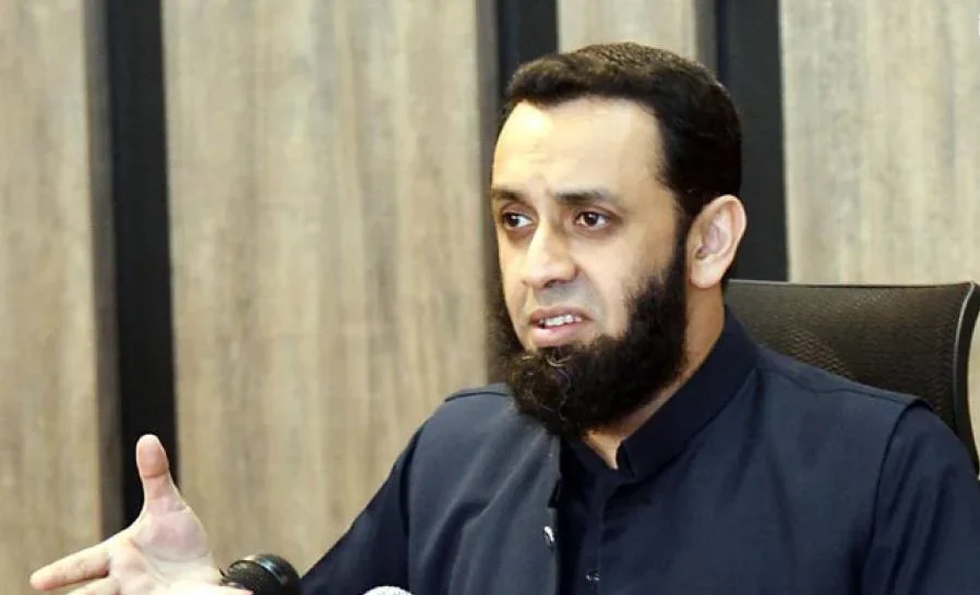وزیر اطلاعات فدرال، عطاالله تارڑ، می‌گوید که در افغانستان پناهگاه‌های تروریست‌ها وجود دارد و حکومت افغانستان باید از رویکرد افراط‌گرایانه فاصله بگیرد