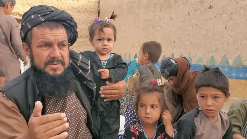 محمد صادق ۵۷ ساله است و در یک موترفروشی کار می‌کند. او می‌گوید هدفش از داشتن خانواده‌ای بزرگ، تنها یک چیز بوده است: «می خواستم امت پیغمبر را زیاد کنم.»