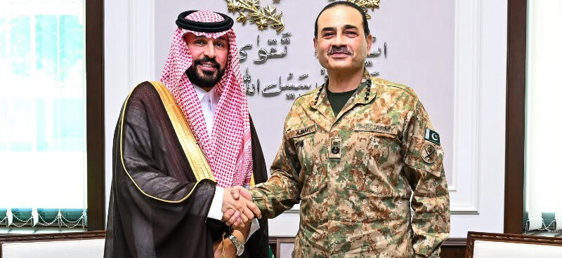 در دیدار راجح طامی البقمی، سفیر جدید عربستان سعودی با فیلد مارشل عاصم منیر، پیرامون پیشرفت در توافق دفاعی مکه، امنیت منطقهای و همکاریهای دفاعی میان پاکستان و عربستان سعودی بحث و تبادل نظر شد.