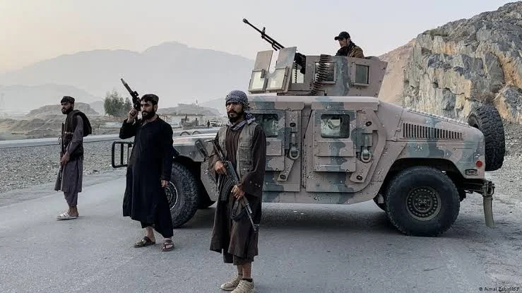 به دلیل طالبانی‌شدن در افغانستان، جوامع تاجیک و هزاره تحت سرکوب شدید قرار گرفته‌اند و آزادی‌های بنیادی‌شان به طور کامل سلب شده است