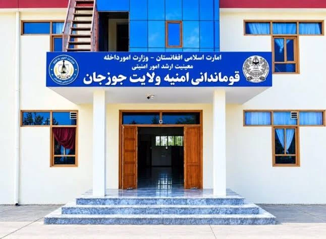 حکومت طالبان ۱۵ تن از استادان ارشد اکادمی پولیس افغانستان را برکنار کرده و افراد نزدیک به سراج‌الدین حقانی را به جای آنان گماشته است که این اقدام با انتقاد شدید مواجه شده است.