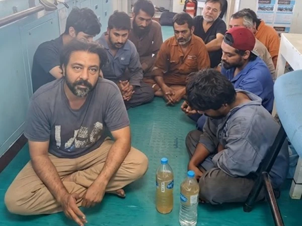 در جریان نجات کشتی «ام‌تی آنر ۲۵» از چنگ دزدان دریایی در صومالیه، ۳ شهروند پاکستانی جان باختند؛ وزارت امور خارجه اقدامات لازم را برای بازگرداندن اجساد به کشور آغاز کرده است